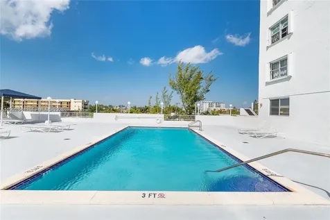 6900 Bay Drive Miami Beach FL 33141