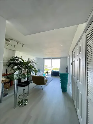 6900 Bay Drive Miami Beach FL 33141