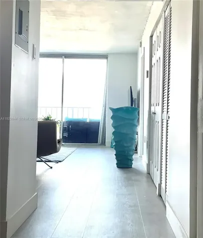 6900 Bay Drive Miami Beach FL 33141