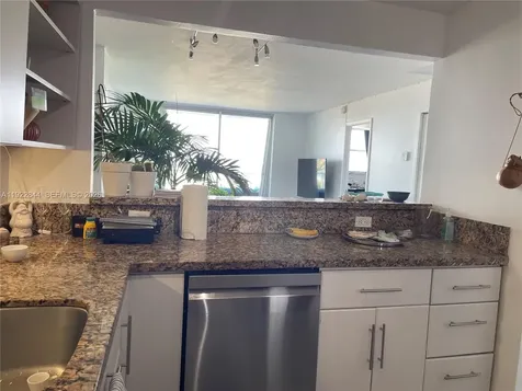 6900 Bay Drive Miami Beach FL 33141