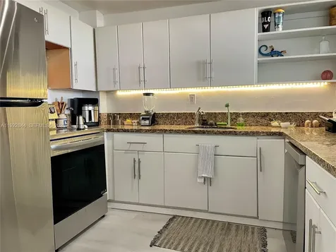 6900 Bay Drive Miami Beach FL 33141