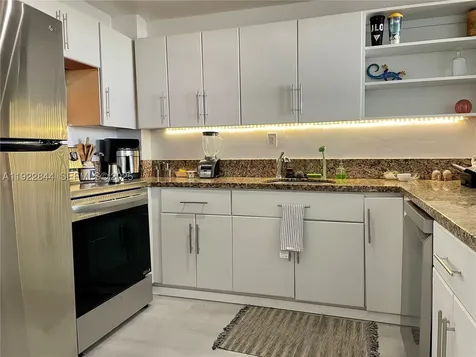 6900 Bay Drive Miami Beach FL 33141