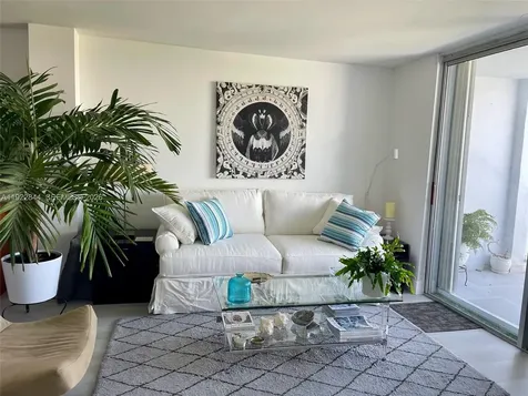 6900 Bay Drive Miami Beach FL 33141