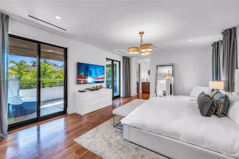 7501 Coquina Drive North Bay Village FL 33141