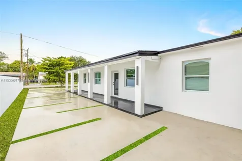 5509 NW 5th Court Miami FL 33127