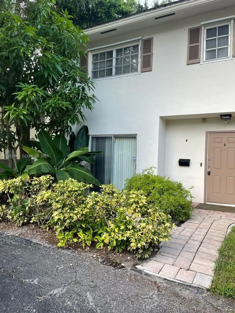3141 N Palm Aire Drive Pompano Beach FL 33069
