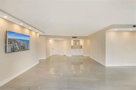 3500 Mystic Pointe Drive Aventura FL 33180