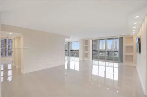 3500 Mystic Pointe Drive Aventura FL 33180