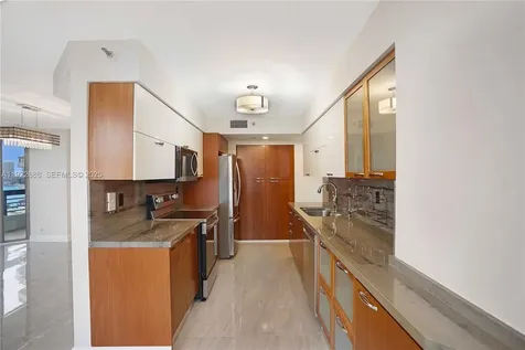 3500 Mystic Pointe Drive Aventura FL 33180