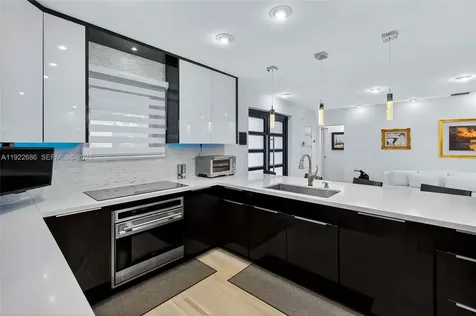 7724 Hawthorne Avenue Miami Beach FL 33141