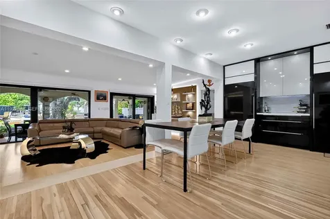 7724 Hawthorne Avenue Miami Beach FL 33141