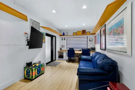 7724 Hawthorne Avenue Miami Beach FL 33141
