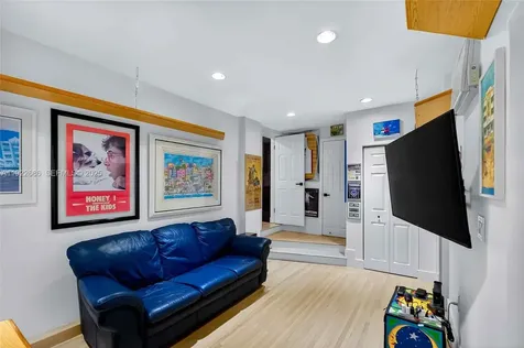 7724 Hawthorne Avenue Miami Beach FL 33141