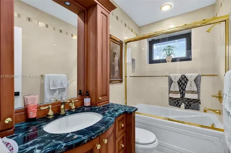 7724 Hawthorne Avenue Miami Beach FL 33141