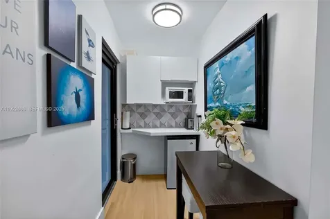 7724 Hawthorne Avenue Miami Beach FL 33141