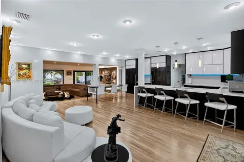7724 Hawthorne Avenue Miami Beach FL 33141