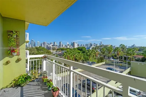 816 NW 11th Street Miami FL 33136