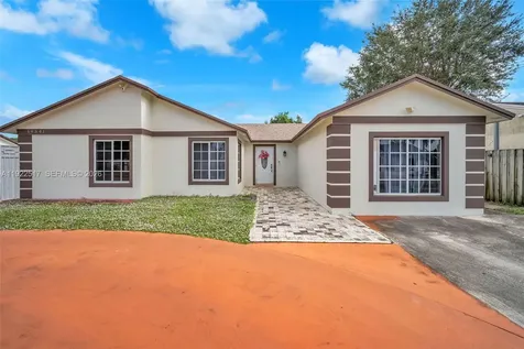 19541 NW 57th Court Hialeah FL 33015