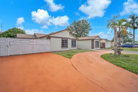 19541 NW 57th Court Hialeah FL 33015