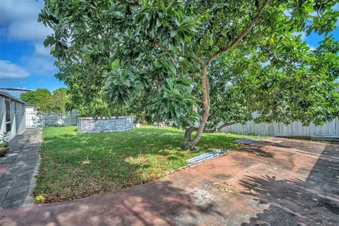 19541 NW 57th Court Hialeah FL 33015