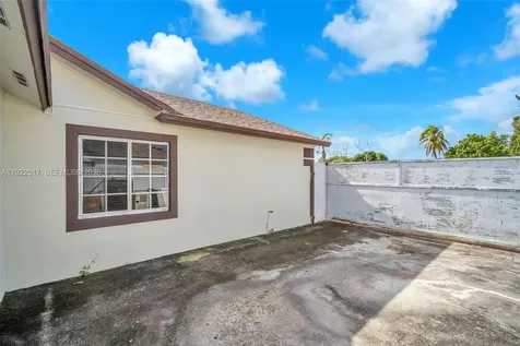 19541 NW 57th Court Hialeah FL 33015