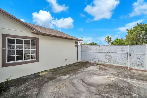 19541 NW 57th Court Hialeah FL 33015