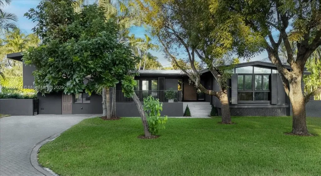 669 S Mashta Drive Key Biscayne FL 33149