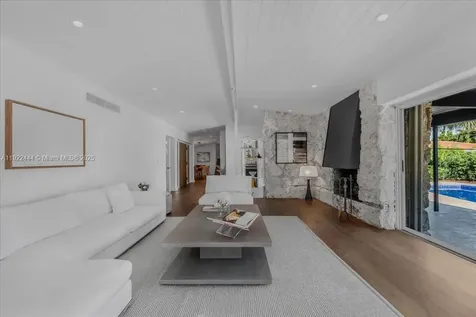 669 S Mashta Drive Key Biscayne FL 33149
