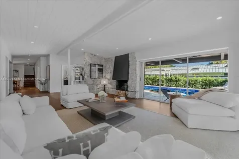669 S Mashta Drive Key Biscayne FL 33149