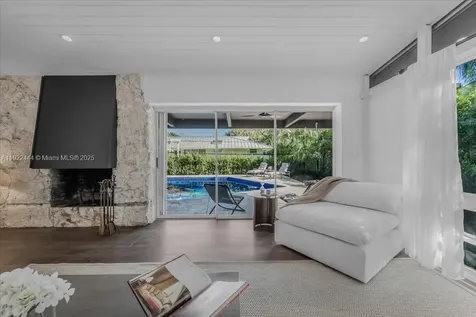 669 S Mashta Drive Key Biscayne FL 33149