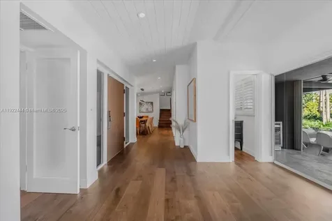 669 S Mashta Drive Key Biscayne FL 33149