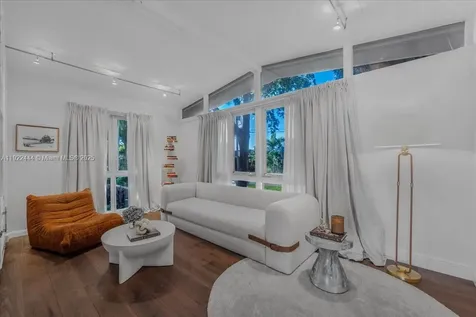 669 S Mashta Drive Key Biscayne FL 33149