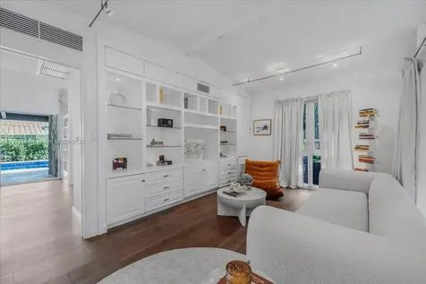 669 S Mashta Drive Key Biscayne FL 33149