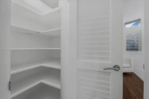 669 S Mashta Drive Key Biscayne FL 33149