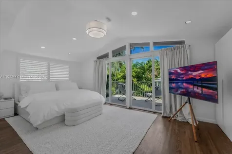 669 S Mashta Drive Key Biscayne FL 33149