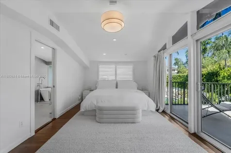 669 S Mashta Drive Key Biscayne FL 33149