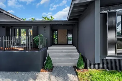 669 S Mashta Drive Key Biscayne FL 33149