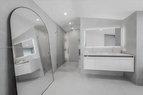 669 S Mashta Drive Key Biscayne FL 33149
