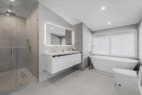 669 S Mashta Drive Key Biscayne FL 33149