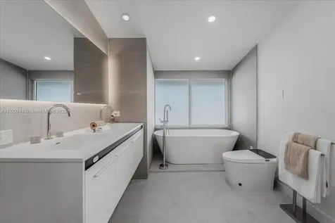 669 S Mashta Drive Key Biscayne FL 33149