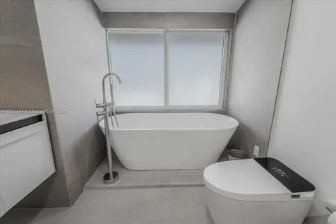 669 S Mashta Drive Key Biscayne FL 33149