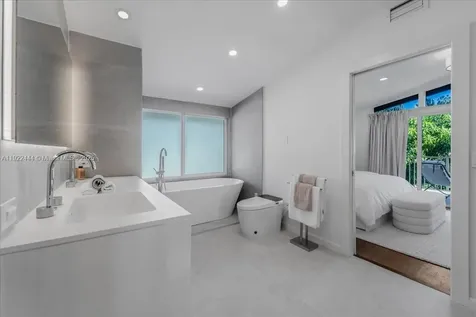 669 S Mashta Drive Key Biscayne FL 33149