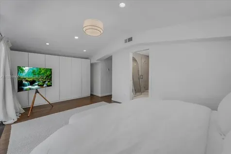 669 S Mashta Drive Key Biscayne FL 33149