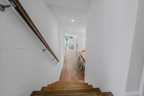 669 S Mashta Drive Key Biscayne FL 33149