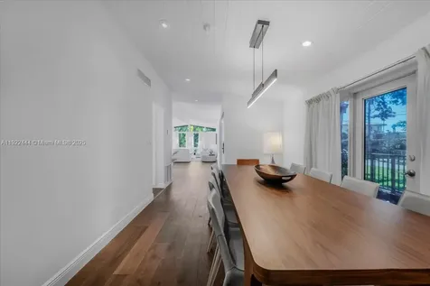 669 S Mashta Drive Key Biscayne FL 33149