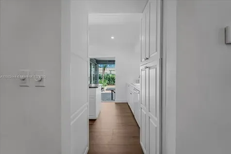 669 S Mashta Drive Key Biscayne FL 33149