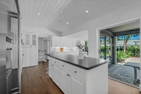 669 S Mashta Drive Key Biscayne FL 33149