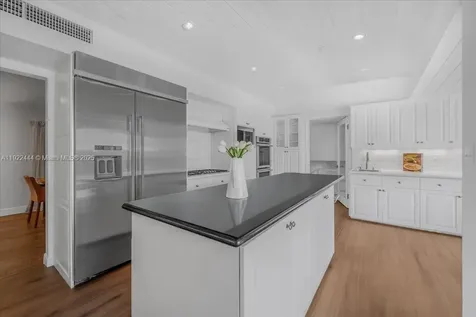 669 S Mashta Drive Key Biscayne FL 33149