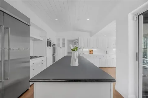 669 S Mashta Drive Key Biscayne FL 33149