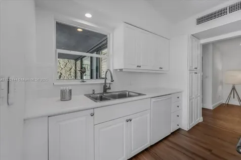 669 S Mashta Drive Key Biscayne FL 33149